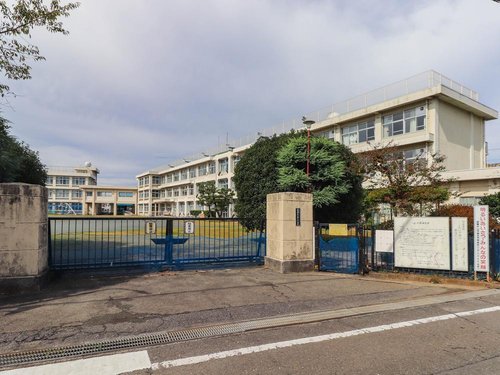 武蔵村山市立第二小学校まで徒歩約8分 武蔵村山市立第二小学校まで徒歩約8分