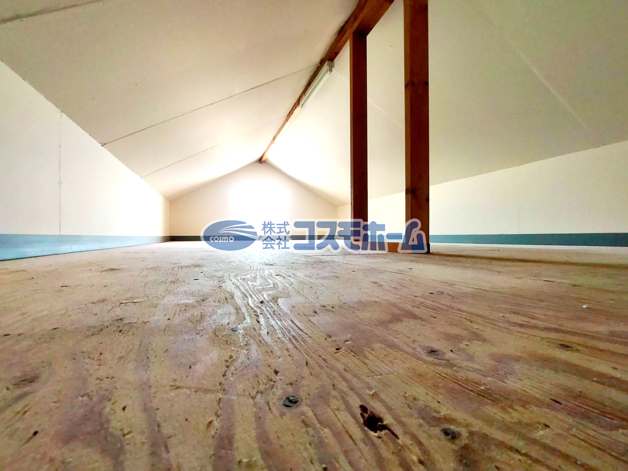 屋根裏収納 屋根裏収納