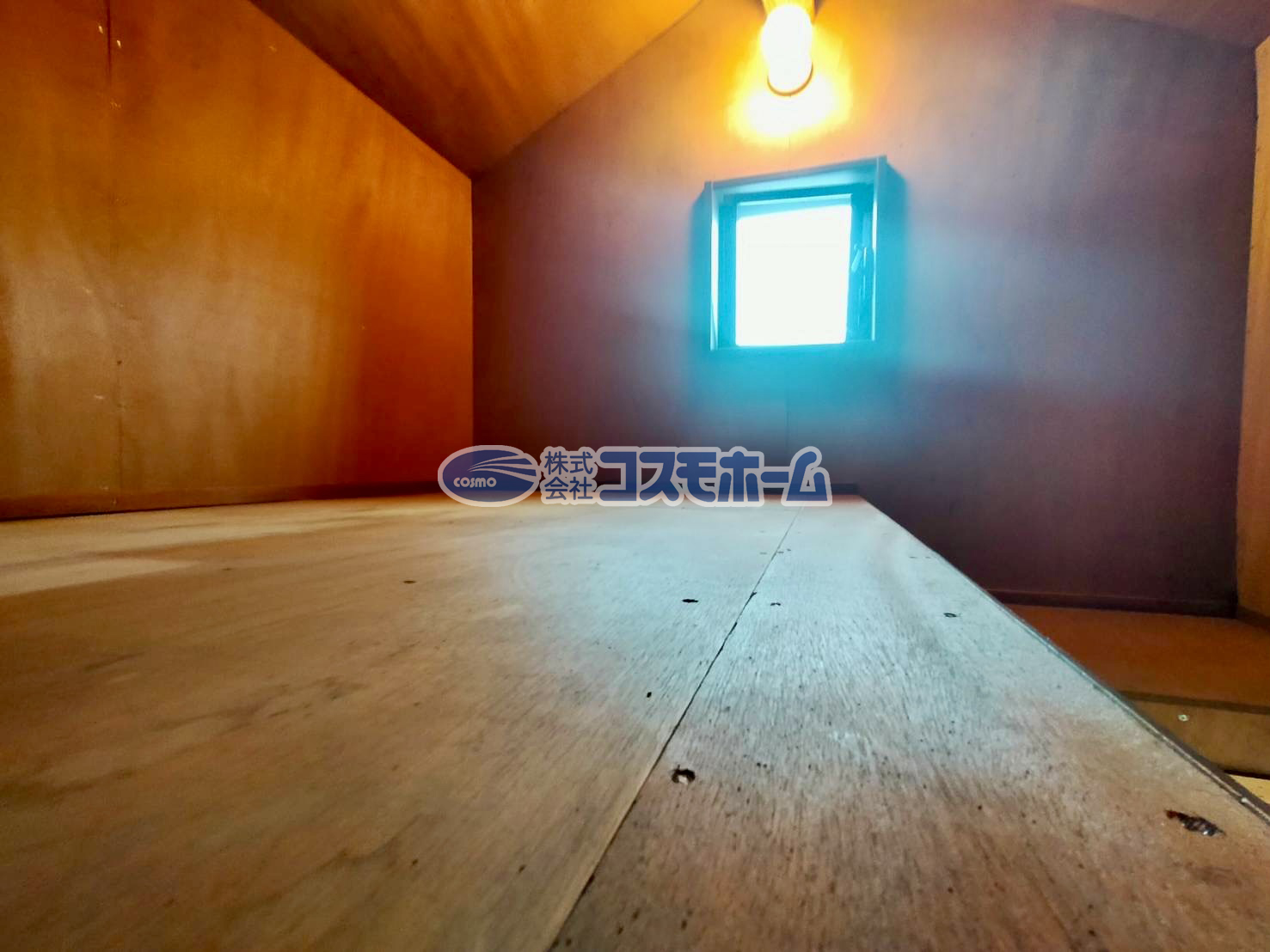 屋根裏収納 屋根裏収納